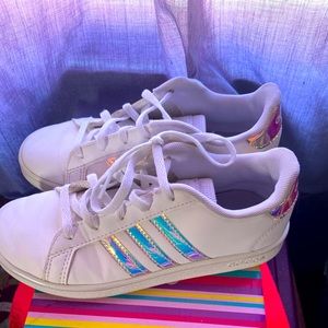 I am selling my daughters adidas
